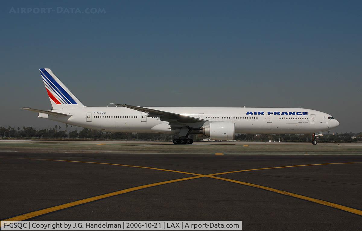 F-GSQC, 2004 Boeing 777-328/ER C/N 32727, taxiing at LAX