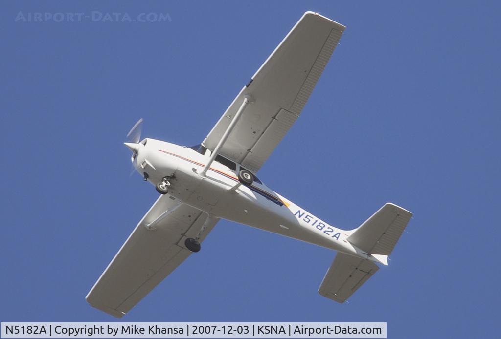 N5182A, 2002 Cessna 172R C/N 17281106, Cessna 172R climbing the blue sky.