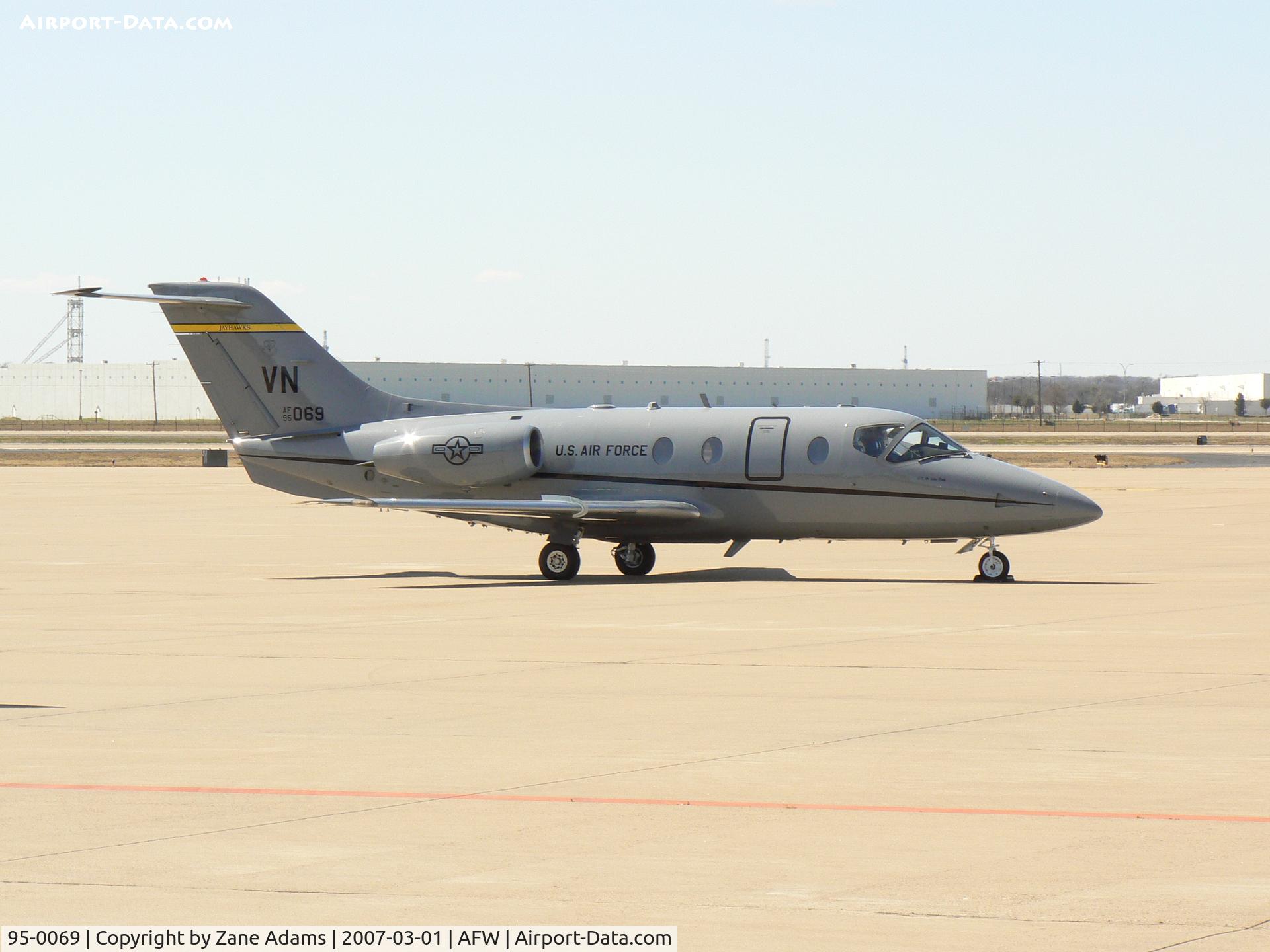 95-0069, 1995 Raytheon T-1A Jayhawk C/N TT-178, On the ramp at Ft. Worth Alliance
