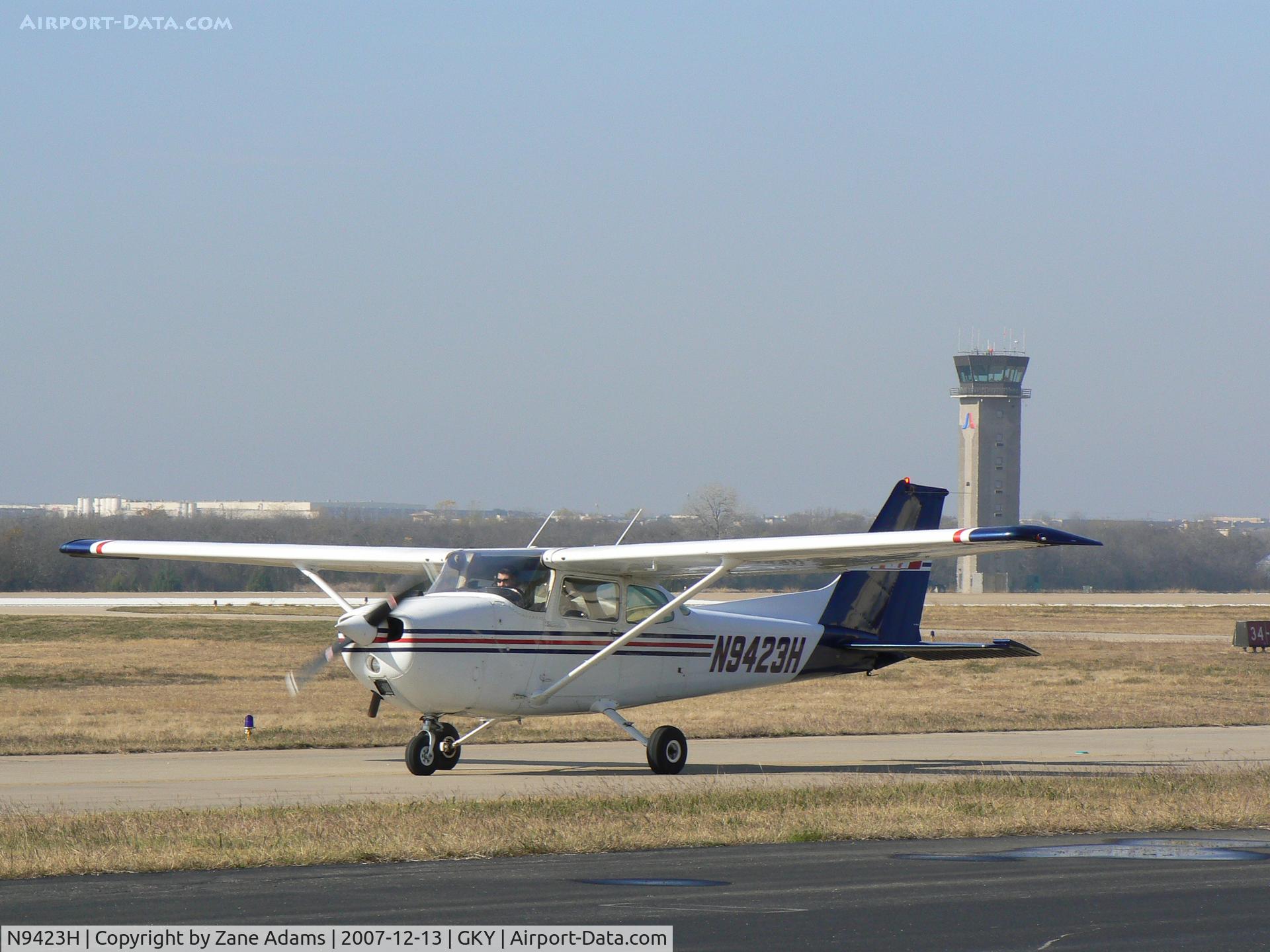 N9423H, 1975 Cessna 172M C/N 17266152, Taxi for take off - ATP