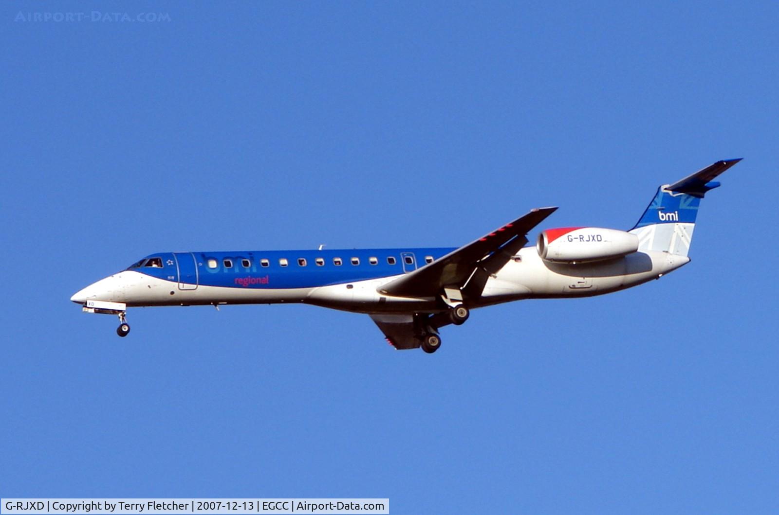 G-RJXD, 2000 Embraer EMB-145EP (ERJ-145EP) C/N 145207, BMI Emb145 about to land at Manchester