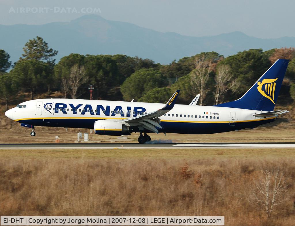 EI-DHT, 2005 Boeing 737-8AS C/N 33581, Touch smoke..!