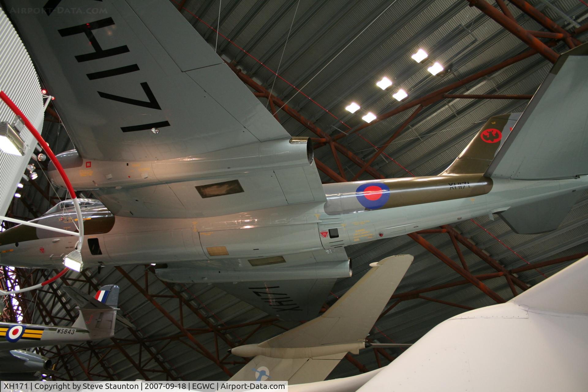 XH171, 1960 English Electric Canberra PR.9 C/N SH1735, Taken at Cosford 18th September 2007