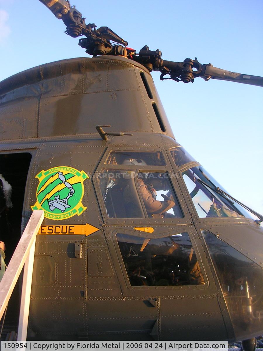 150954, 1964 Boeing Vertol 107M H-46 Sea Knight (HRB-1/CH-46A) C/N 2040, CH-46 at Midway