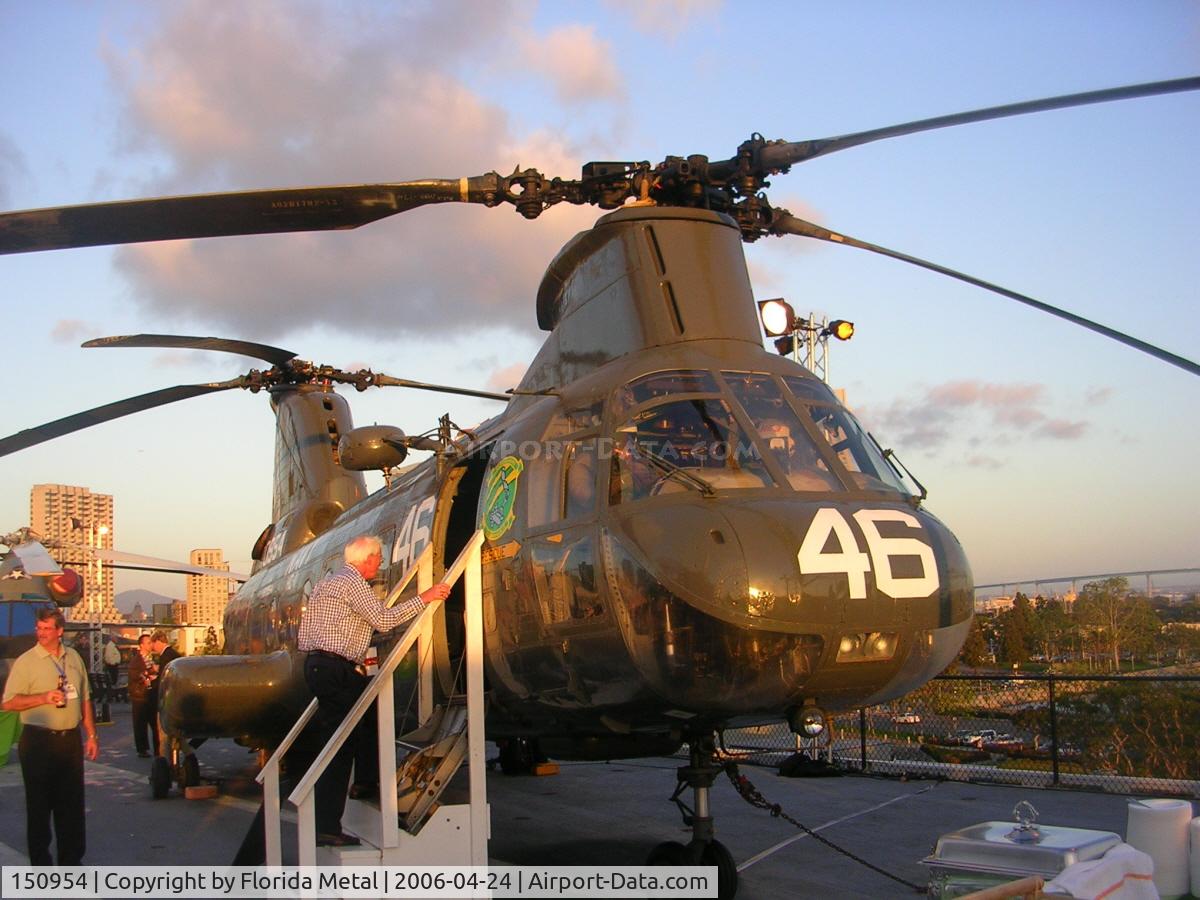 150954, 1964 Boeing Vertol 107M H-46 Sea Knight (HRB-1/CH-46A) C/N 2040, CH-46 at Midway