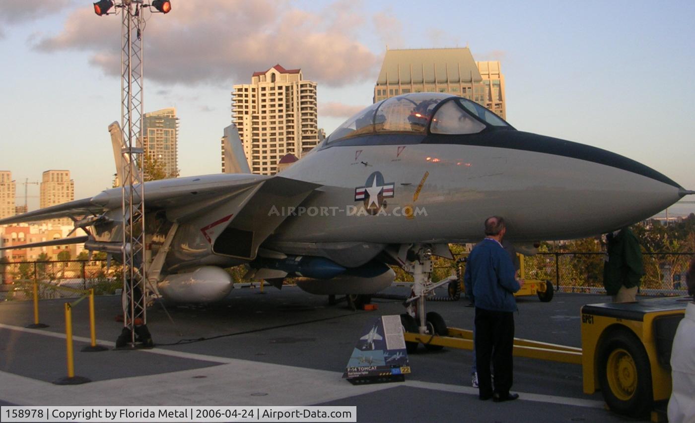 158978, Grumman F-14A Tomcat C/N 39, F-14 at Midway