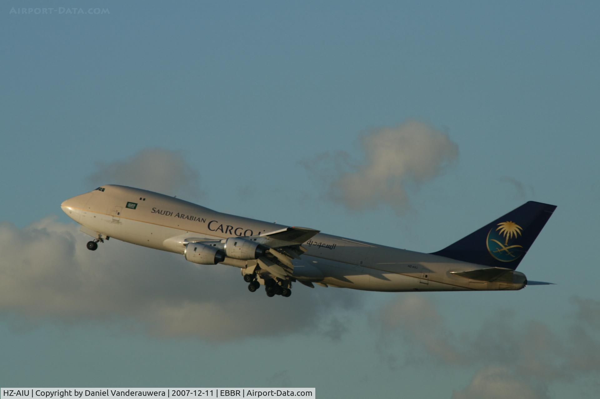HZ-AIU, 1988 Boeing 747-268F C/N 24359/724, taking off from rwy 25R - late in the after-noon