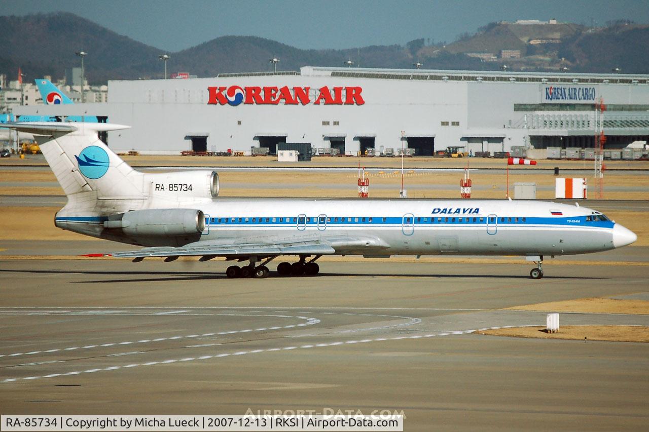 RA-85734, 1992 Tupolev Tu-154M C/N 92A916, Taxiing to the runway