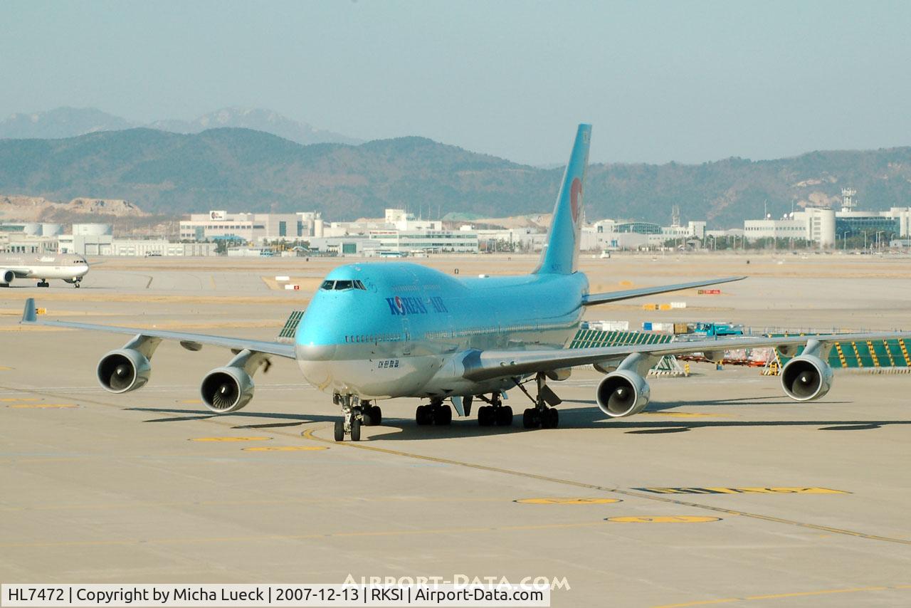 HL7472, 1996 Boeing 747-4B5 C/N 26403, Taxiing to the gate