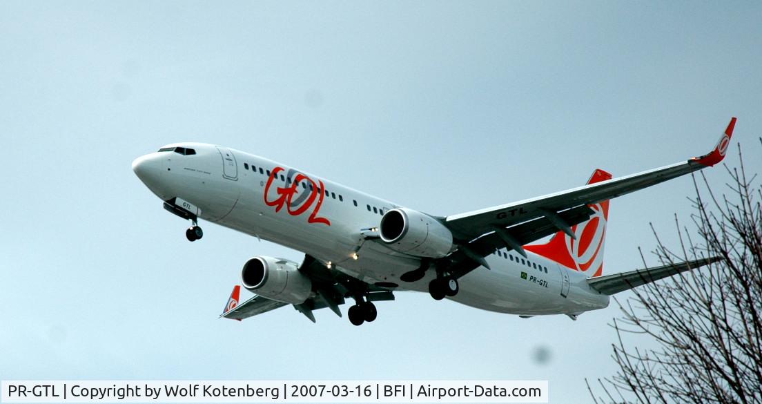 PR-GTL, 2007 Boeing 737-8EH C/N 34962/2215, on final, Boeing Field, Seattle, WA, USA