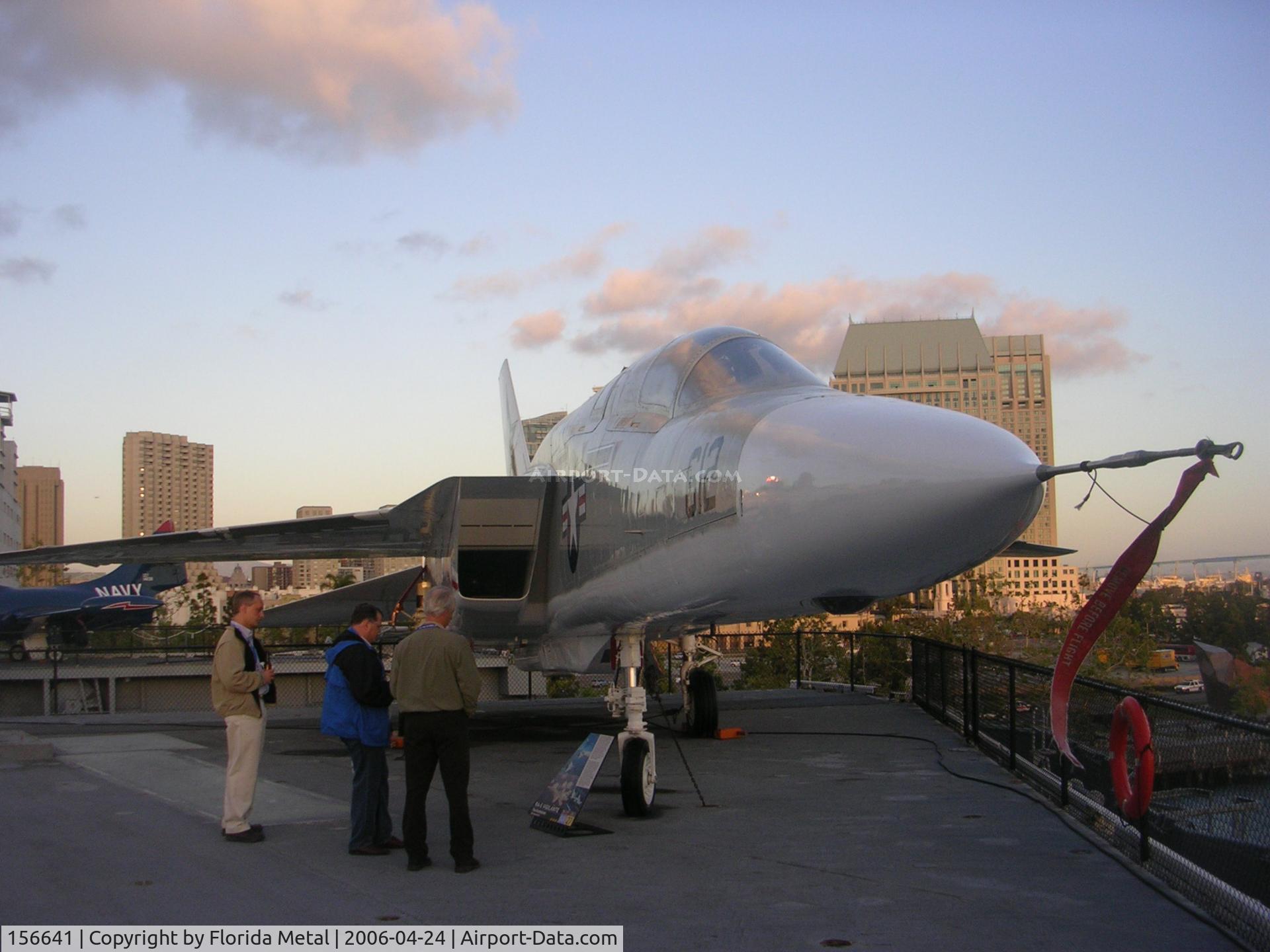 156641, North American RA-5C Vigilante C/N NR316-34, RA-5C at Midway