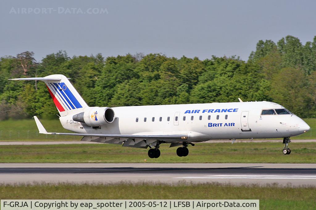 F-GRJA, 1995 Canadair CRJ-100ER (CL-600-2B19) C/N 7070, BritAir landing on rwy 16