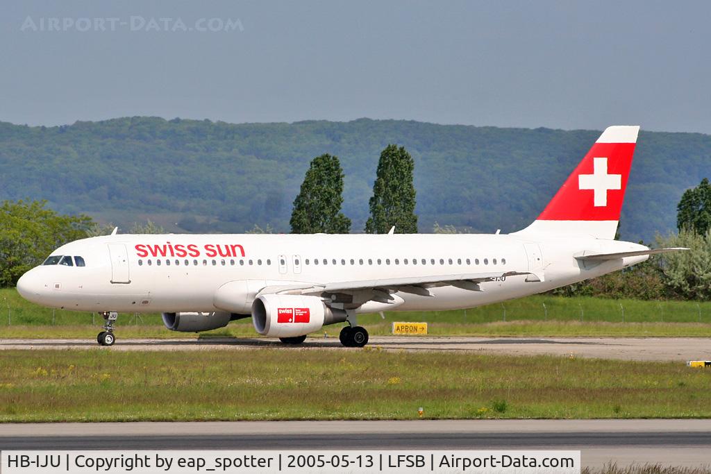 HB-IJU, 2003 Airbus A320-214 C/N 1951, SWISS SUN taxi on bravo