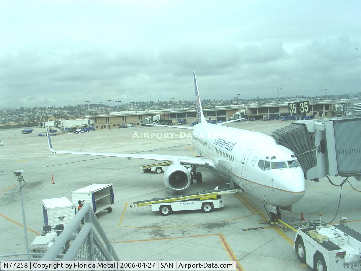 N77258, 2000 Boeing 737-824 C/N 30802, Continental