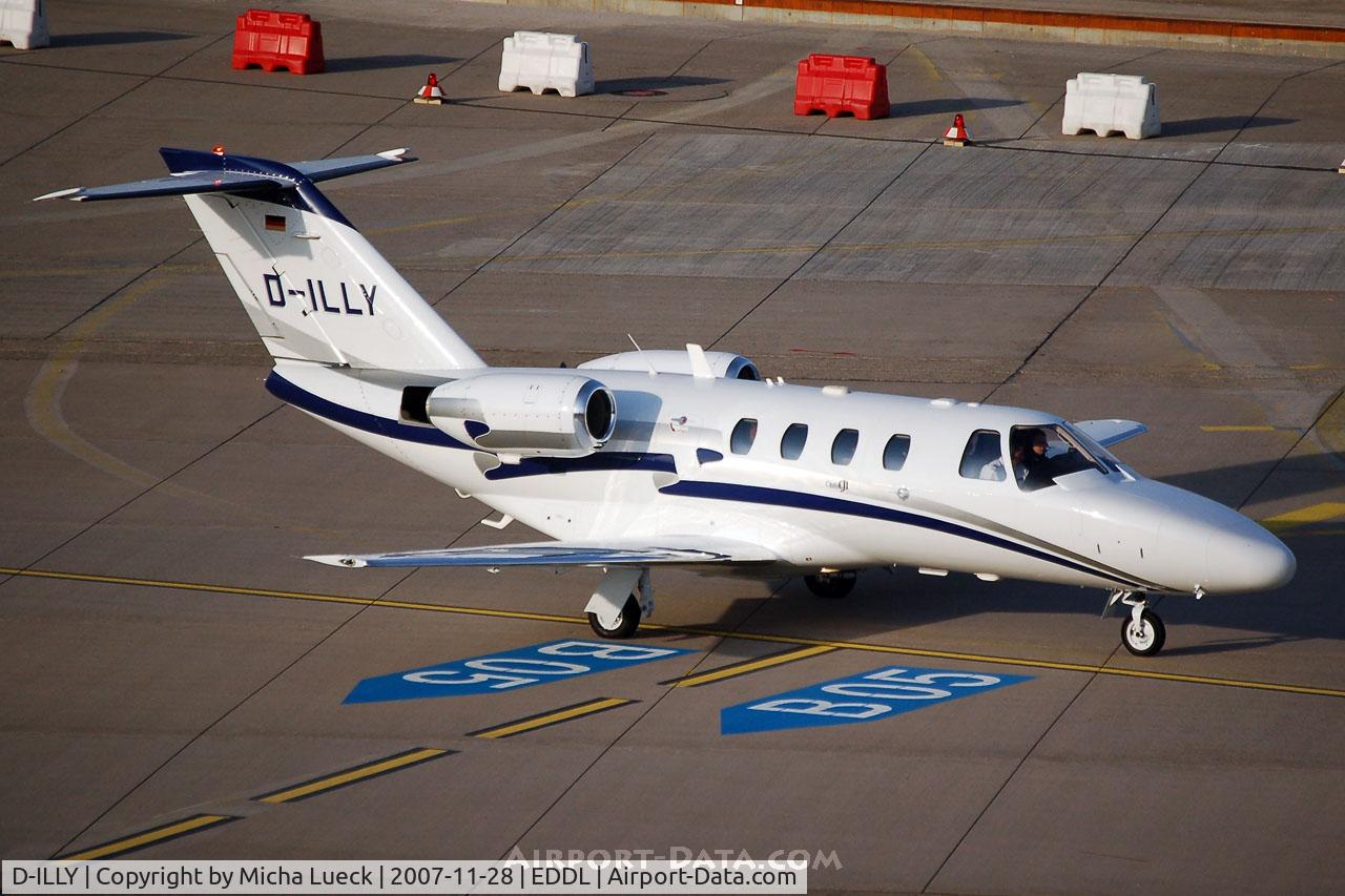 D-ILLY, 2001 Cessna 525 CitationJet CJ1 C/N 525-0442, Taxiing to the runway