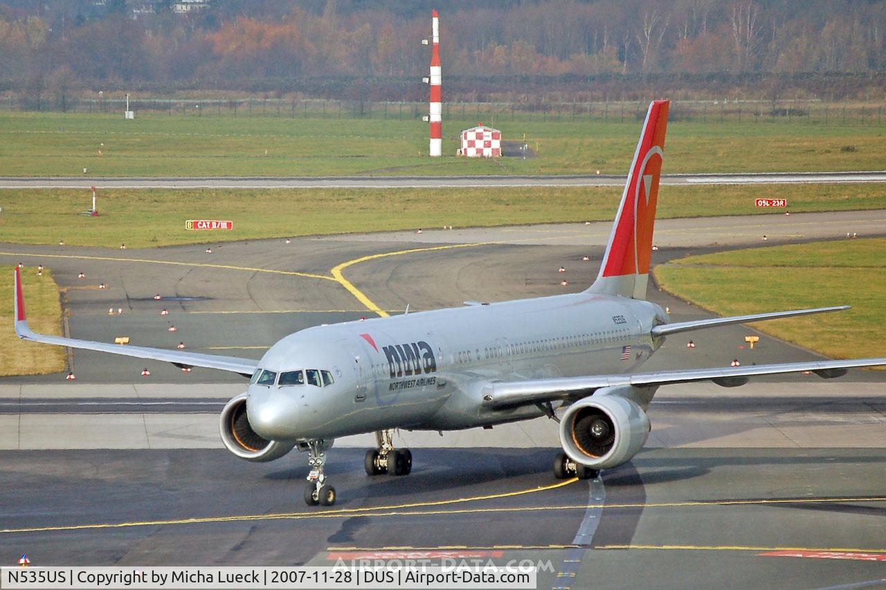 N535US, 1995 Boeing 757-251 C/N 26482, Taxiing to the gate