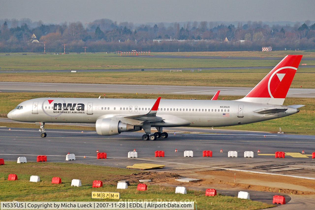 N535US, 1995 Boeing 757-251 C/N 26482, Taxiing to the gate