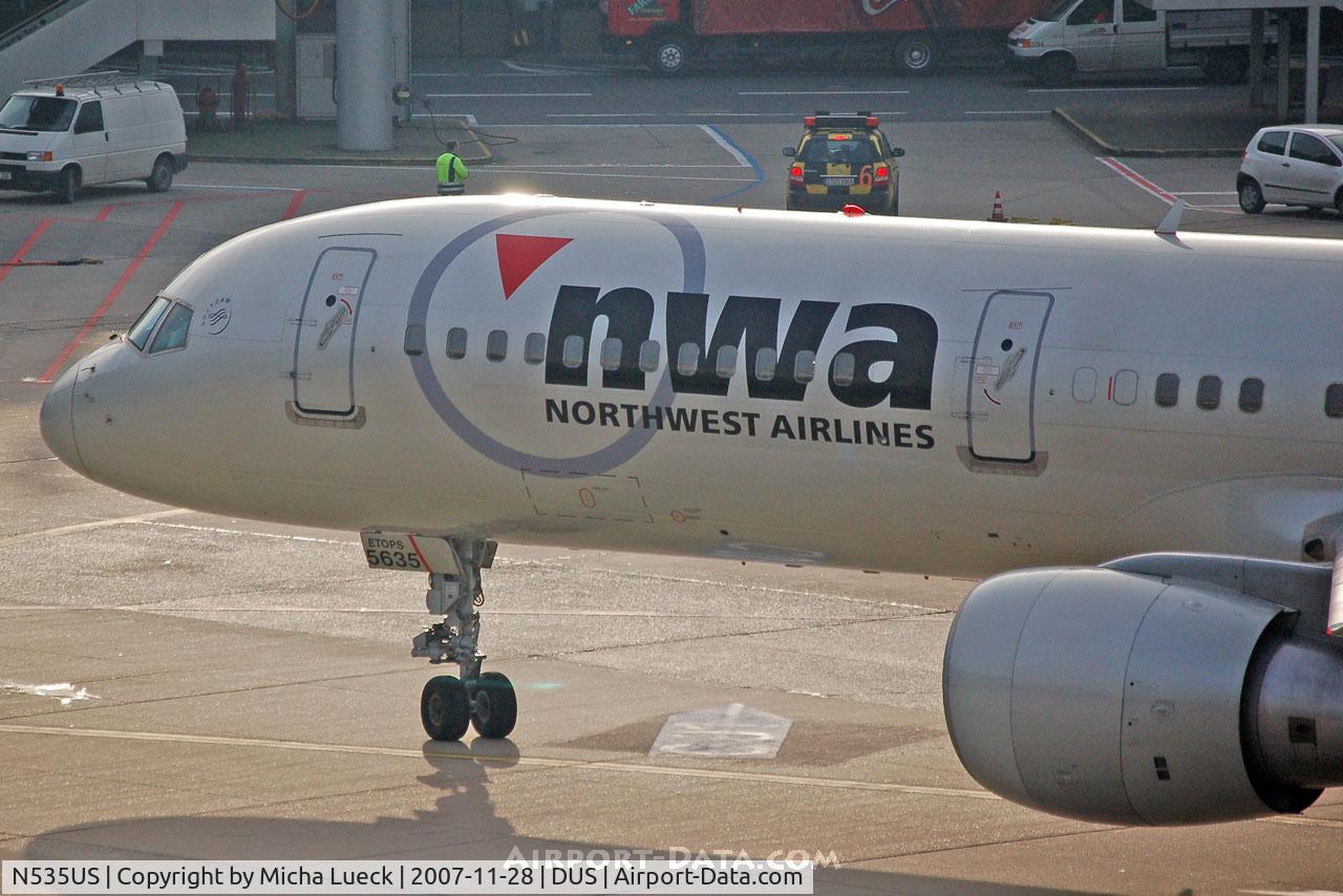 N535US, 1995 Boeing 757-251 C/N 26482, Arriving at the gate