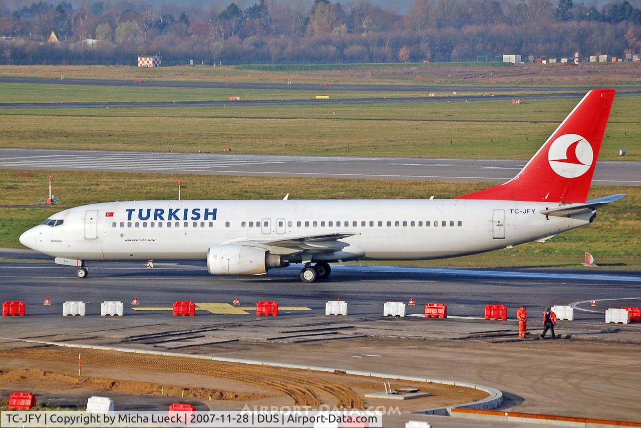 TC-JFY, 2000 Boeing 737-8F2 C/N 29783/497, Taxiing to the gate