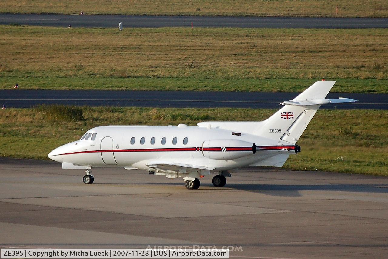 ZE395, British Aerospace BAe-125 CC.3 C/N 257205, Taxiing to the gate