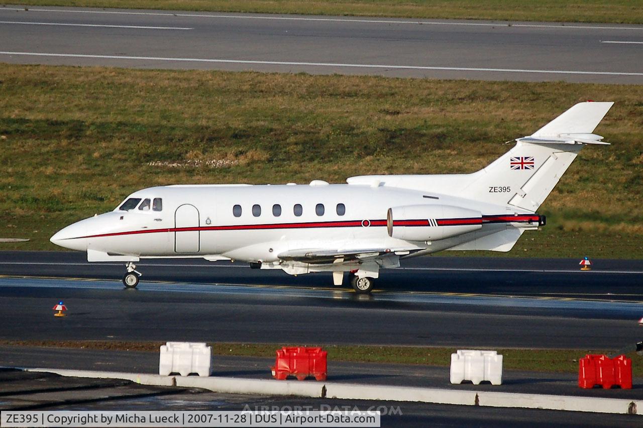 ZE395, British Aerospace BAe-125 CC.3 C/N 257205, Taxiing to the gate