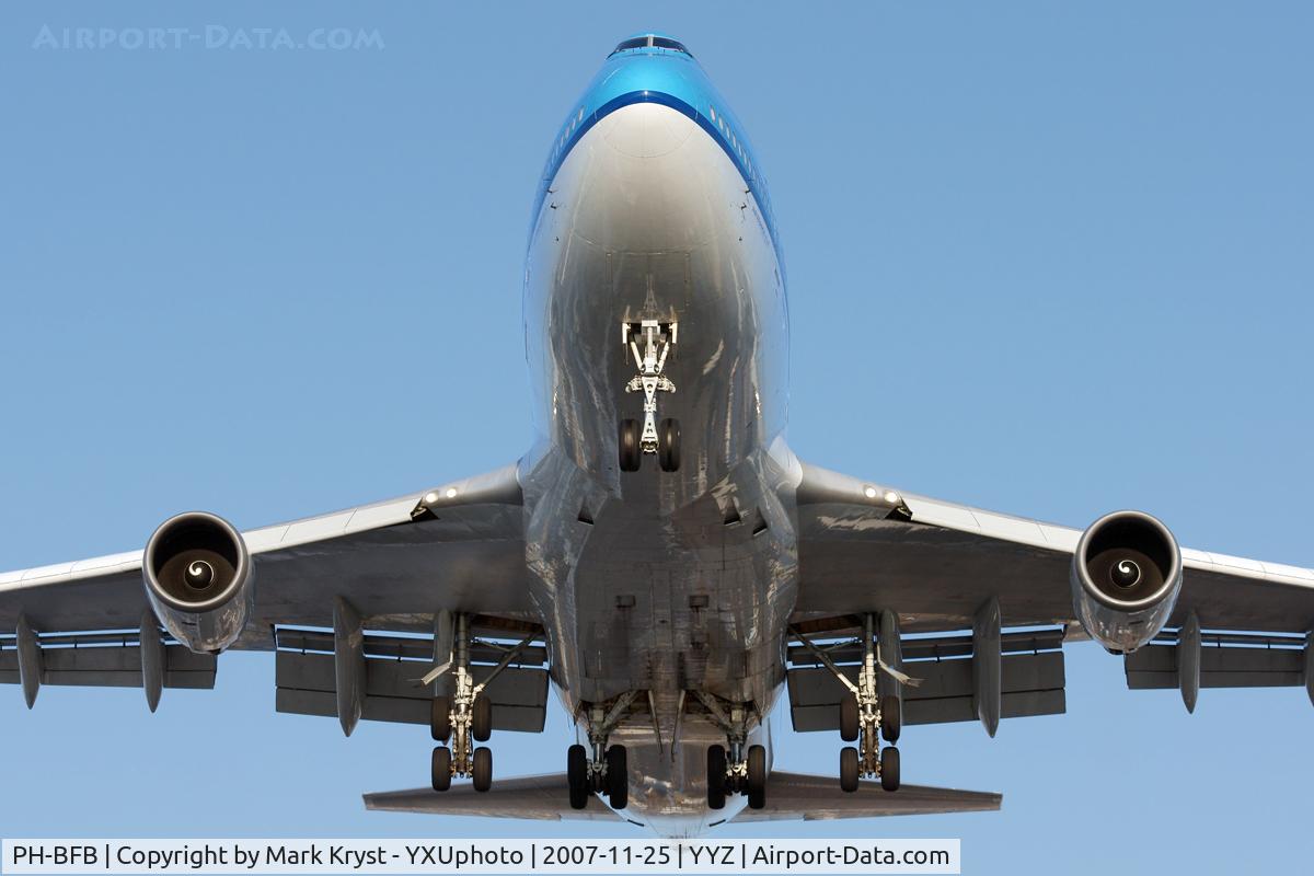 PH-BFB, 1989 Boeing 747-406 C/N 24000, Short final for RWY23.
