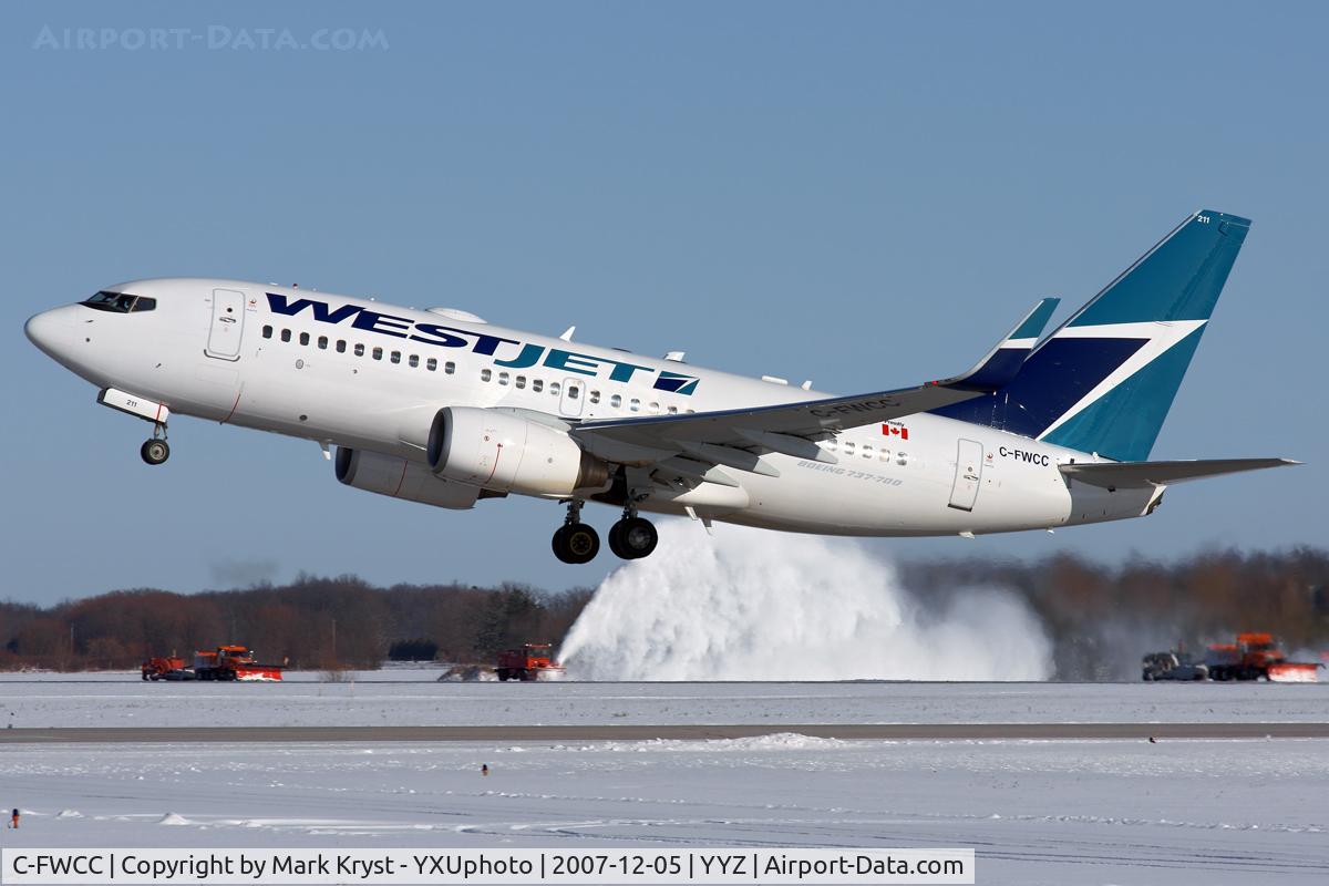 C-FWCC, 2003 Boeing 737-7CT C/N 32752, Taking off from RWY33.