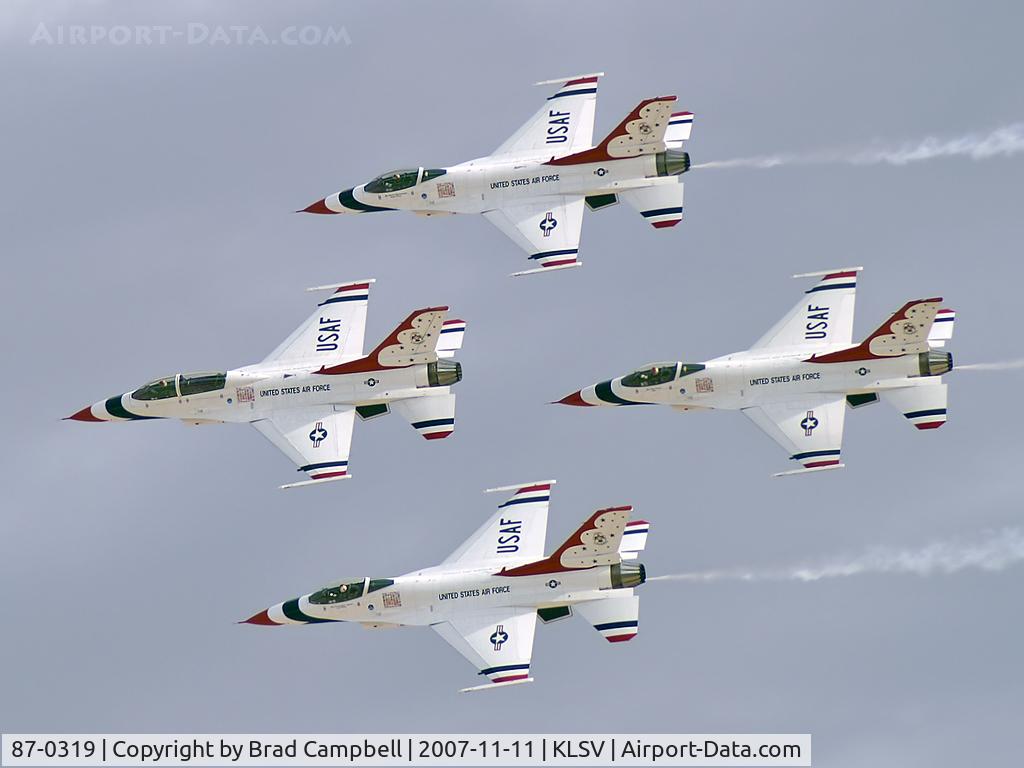 87-0319, 1987 General Dynamics F-16C Fighting Falcon C/N 5C-580, USA - Air Force / 1987 General Dynamics F-16C Fighting Falcon (Block 32J) - Thunderbird #1 - Lt. Colonel Kevin Robbins (Commander/Leader) leads the Diamond Formation.
