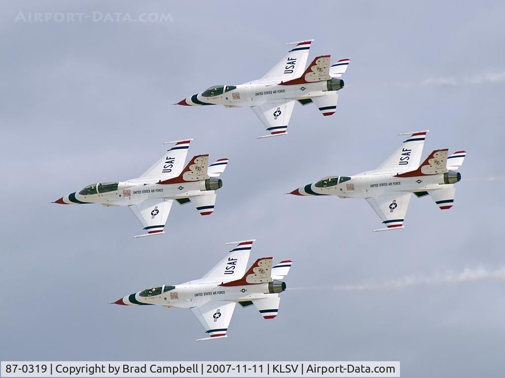 87-0319, 1987 General Dynamics F-16C Fighting Falcon C/N 5C-580, USA - Air Force / 1987 General Dynamics F-16C Fighting Falcon (Block 32J) - Thunderbird #1 - Lt. Colonel Kevin Robbins (Commander/Leader) leads the Diamond Formation.