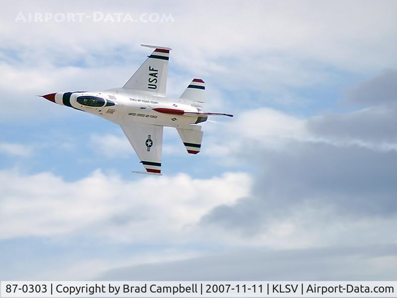 87-0303, 1987 General Dynamics F-16C Fighting Falcon C/N 5C-564, USA - Air Force / 1987 General Dynamics F-16C Fighting Falcon (Block 32H) - Thunderbird #6 - Major Samantha Weeks (Opposing Solo)