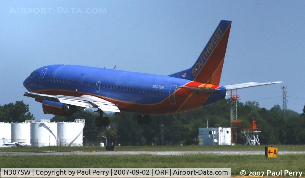 N307SW, 1985 Boeing 737-3H4 C/N 22947, Ready to leave some rubber on RWY5
