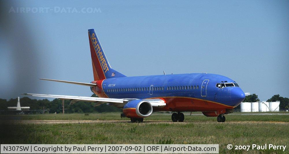 N307SW, 1985 Boeing 737-3H4 C/N 22947, Taxiing for takeoff, with her well-weathered blue