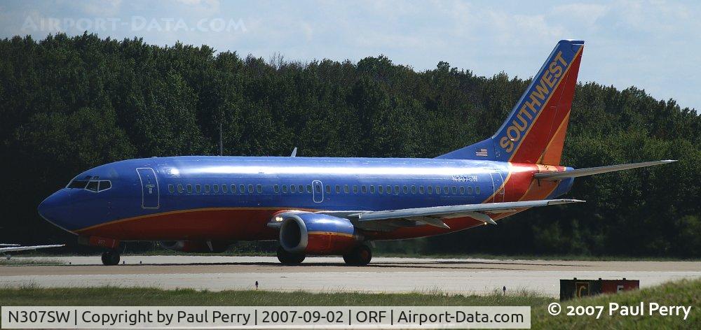 N307SW, 1985 Boeing 737-3H4 C/N 22947, Powering up, ready for departure