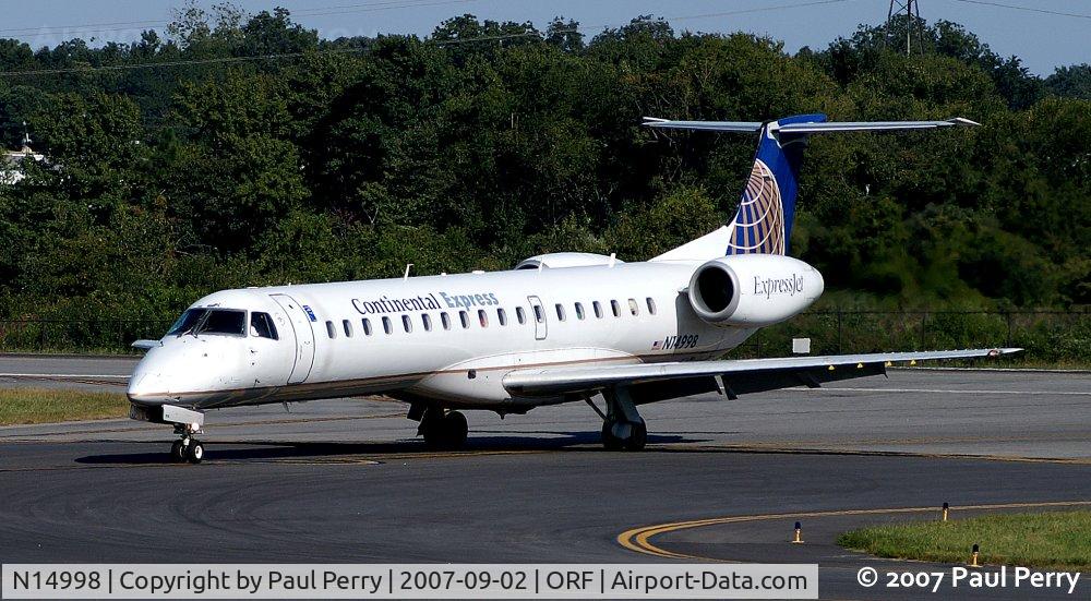 N14998, 2000 Embraer ERJ-145LR (EMB-145LR) C/N 145302, Leaving the runway, a quite nice visage