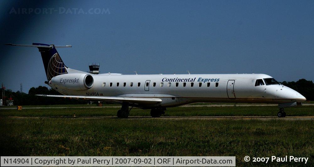 N14904, 2001 Embraer ERJ-145LR (EMB-145LR) C/N 145477, Continental sure was busy this day