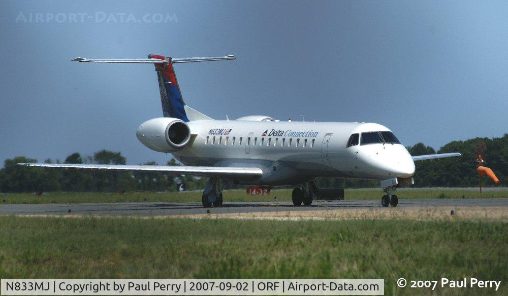 N833MJ, 2000 Embraer EMB-145LR C/N 145327, Delta flight coming to the end of RWY5