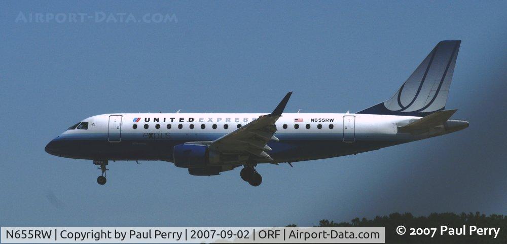 N655RW, 2005 Embraer 170SE (ERJ-170-100SE) C/N 17000105, Another of Embraer's birds coming in