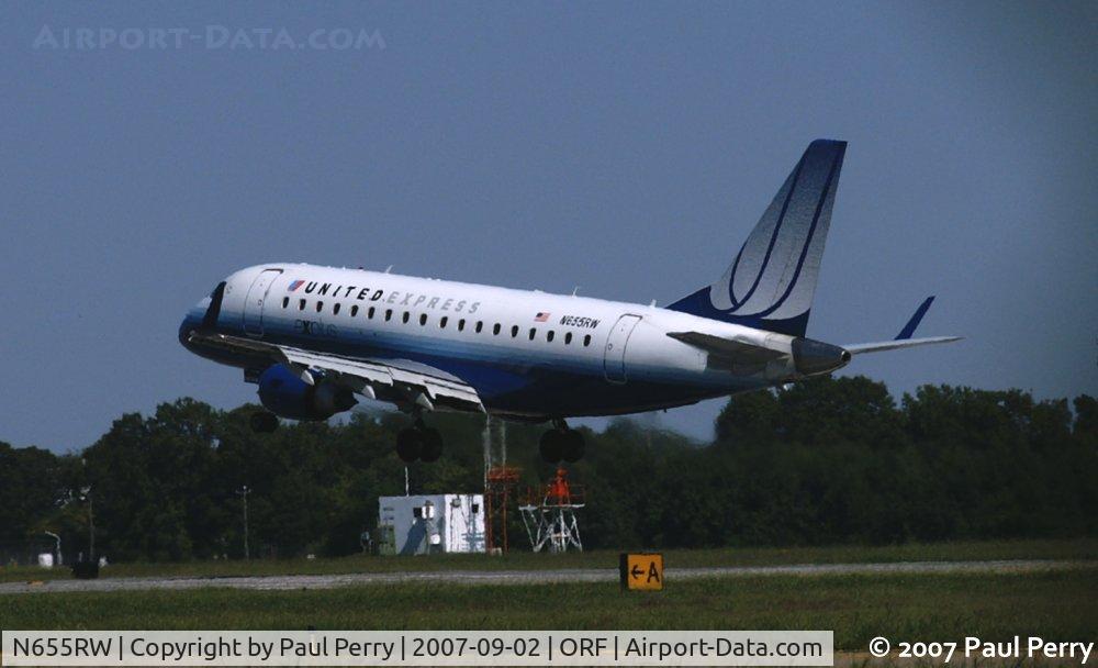 N655RW, 2005 Embraer 170SE (ERJ-170-100SE) C/N 17000105, Gracefully floating in