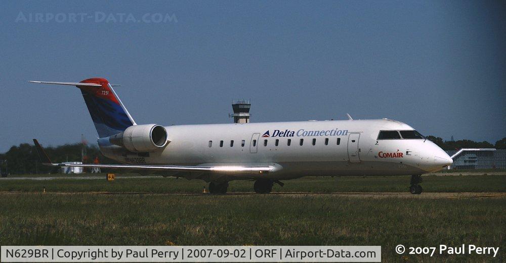 N629BR, 1998 Bombardier CRJ-200ER (CL-600-2B19) C/N 7251, Taxiing out for departure