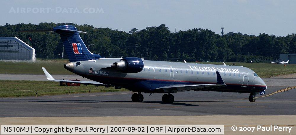 N510MJ, 2003 Bombardier CRJ-700 (CL-600-2C10) Regional Jet C/N 10101, Bound for the terminal