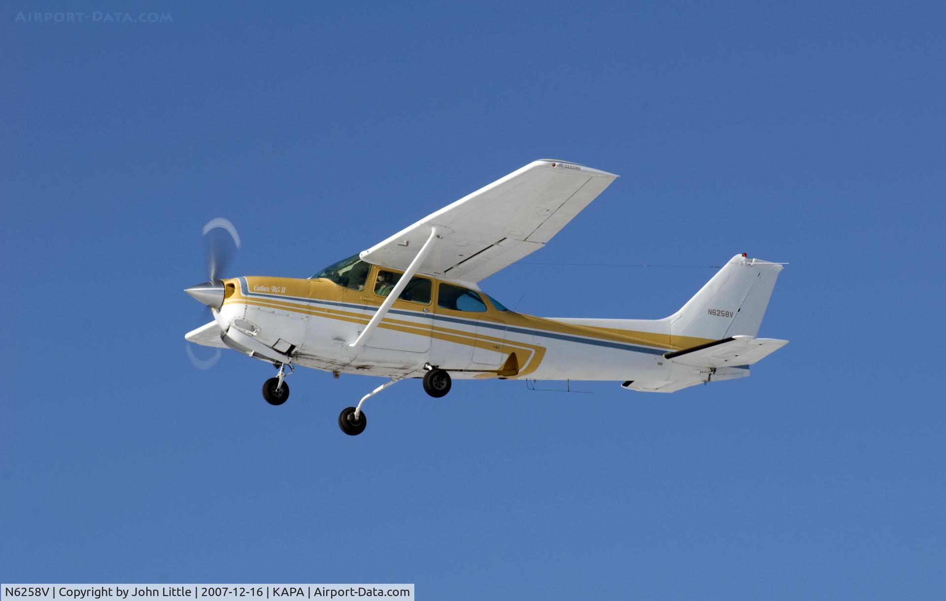 N6258V, 1980 Cessna 172RG Cutlass RG C/N 172RG0599, Approach to 17L