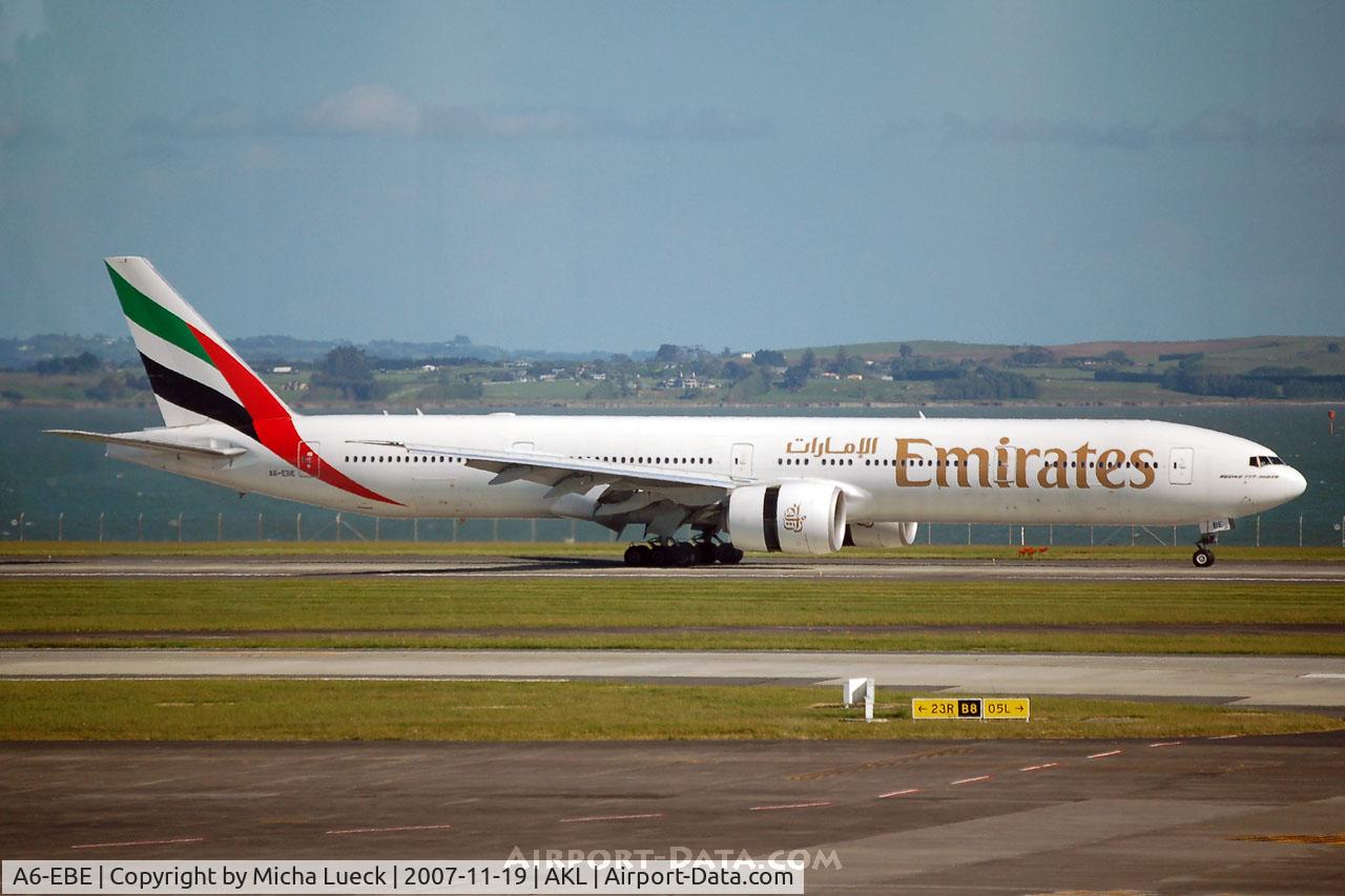 A6-EBE, 2005 Boeing 777-36N/ER C/N 32788, Just touched down