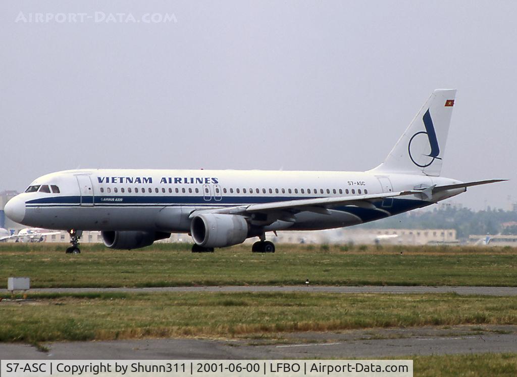 S7-ASC, Airbus A320-214 C/N 0601, Rolling holding point rwy 32R for departure
