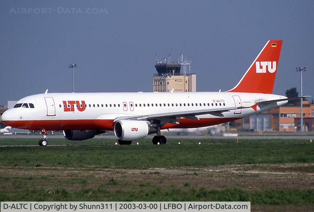 D-ALTC, 2001 Airbus A320-214 C/N 1441, Line up rwy 32R for departure