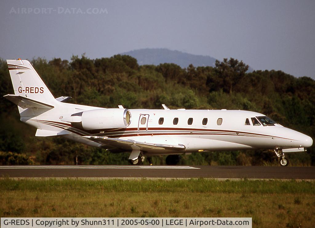 G-REDS, 2001 Cessna 560XL Citation Excel C/N 560-5167, Ready to take off rwy 20