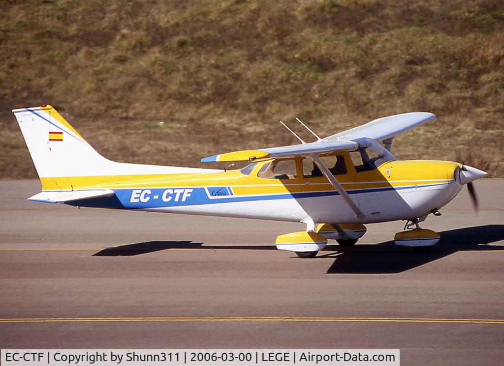 EC-CTF, Reims FR172J Reims Rocket C/N 0448, Taxiing holding point rwy 20