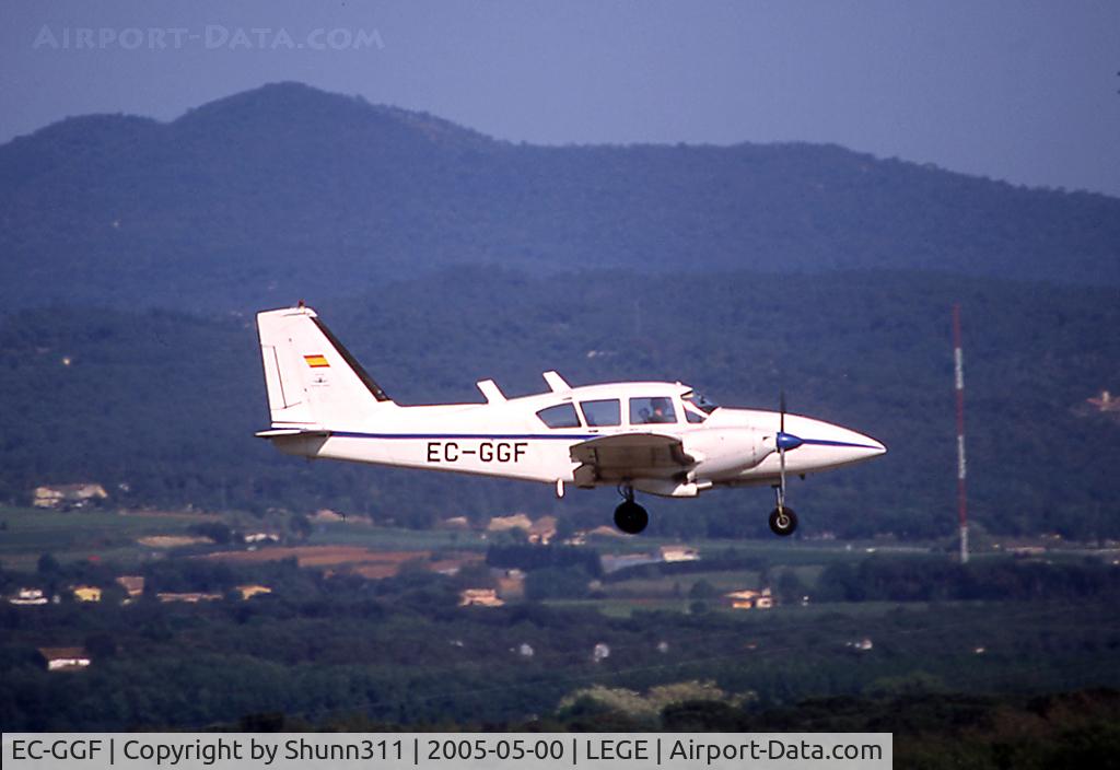 EC-GGF, 1972 Piper PA-23-250 Aztec E C/N 27-4810, Landing rwy 20