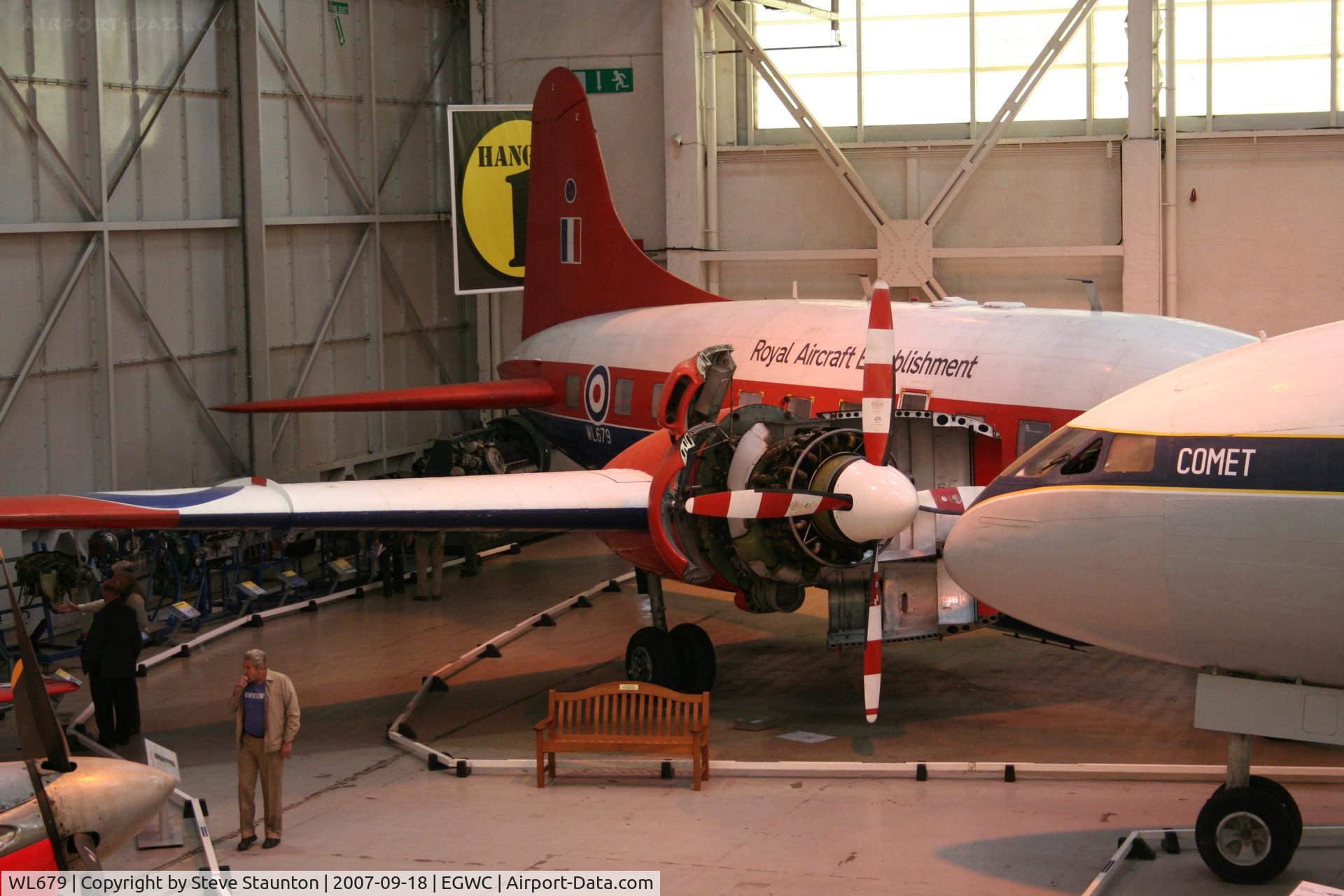 WL679, 1953 Vickers Varsity T.1 C/N Not found WL679, Taken at Cosford 18th September 2007