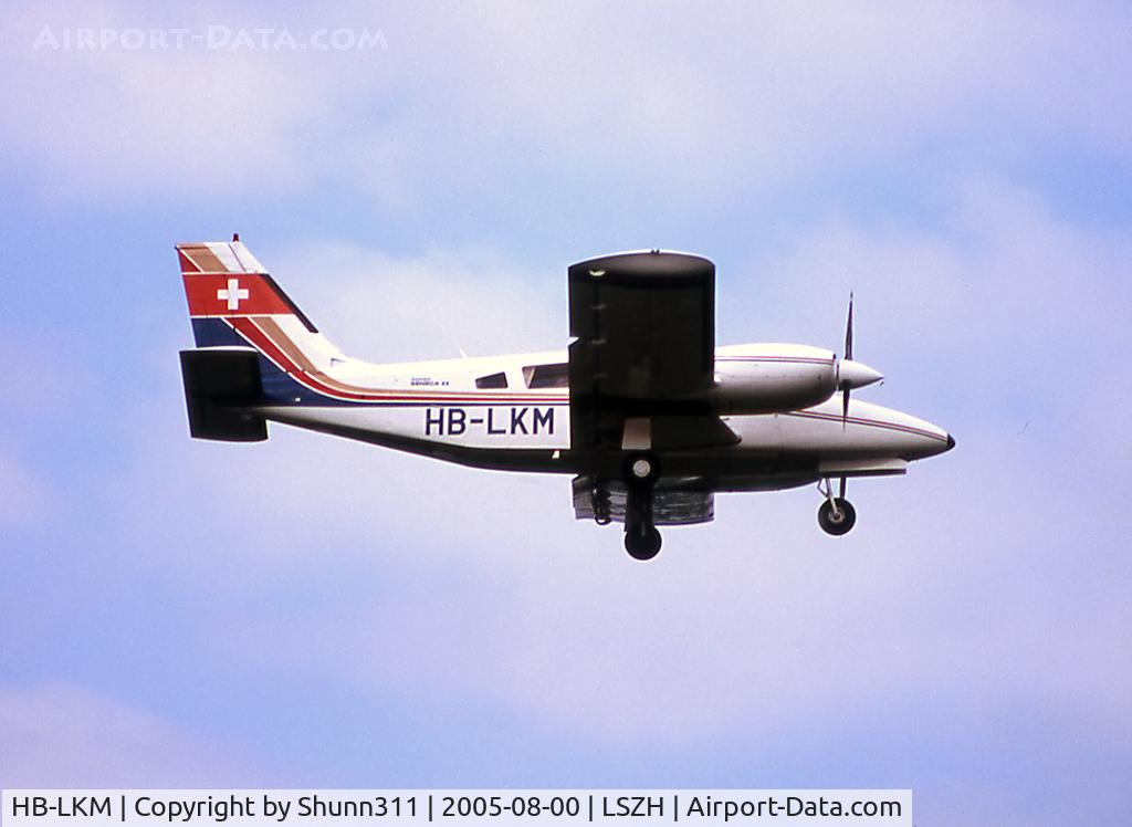 HB-LKM, 1979 Piper PA-34-200T C/N 34-7970106, Landing rwy 14