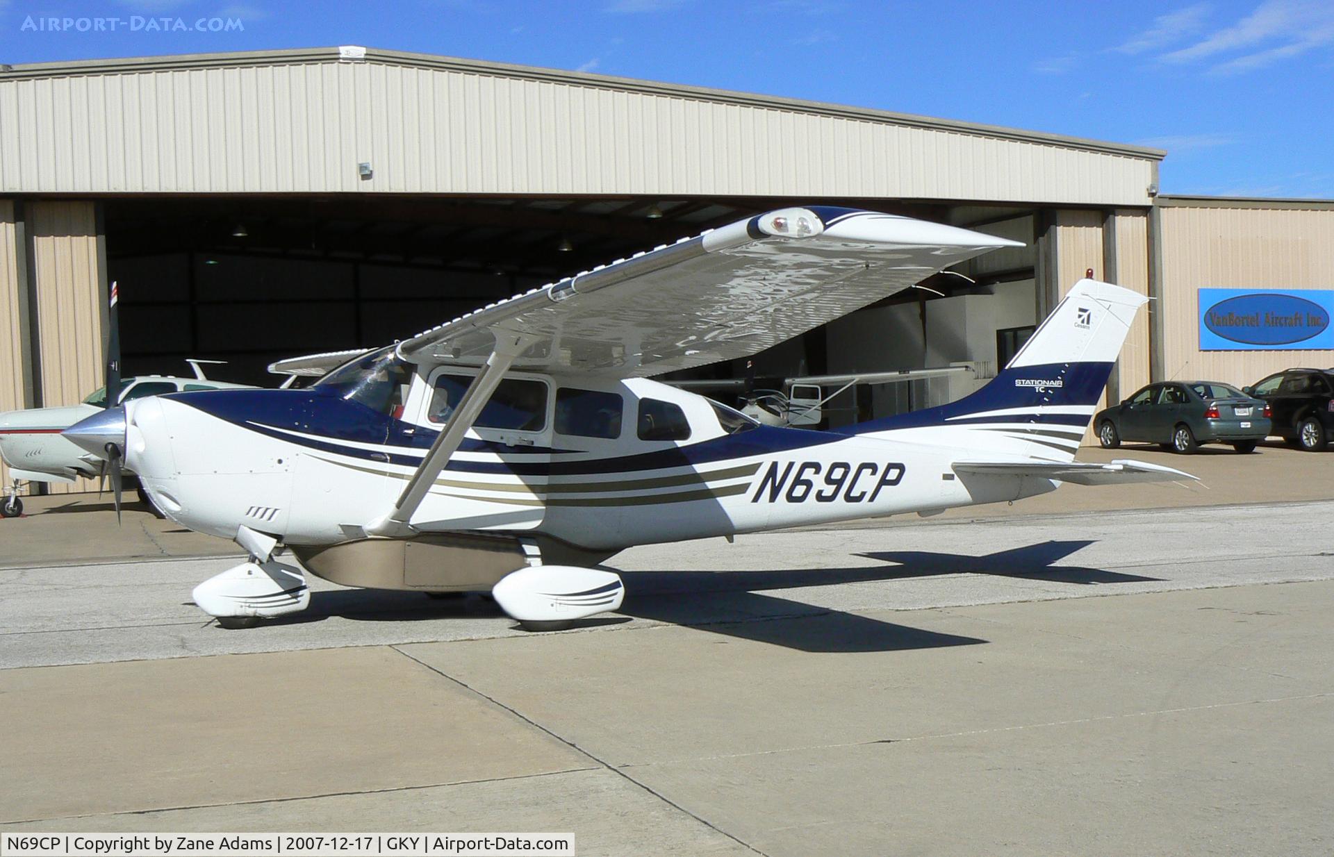 N69CP, 2005 Cessna T206H Turbo Stationair C/N T20608564, At Arlington - notice cargo pod. Pilot tells me it will hold up to 300 lbs - Great for bulky items you don't want in the cabin.